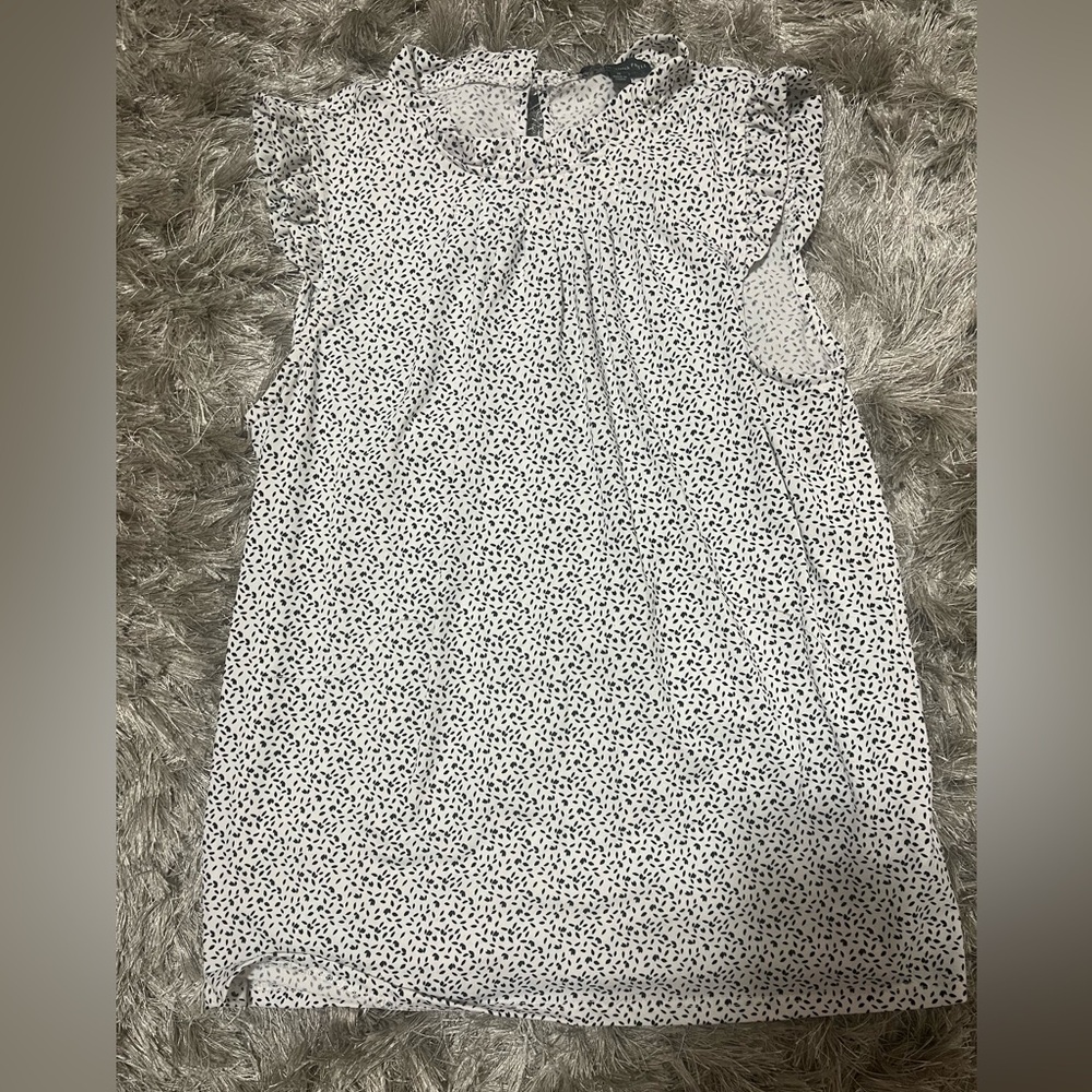 Pattered sleeveless blouse